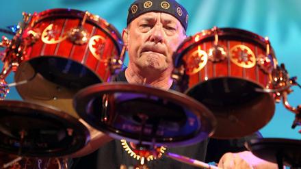 Neil Peart 2012 bei einem Konzert in Minneapolis.