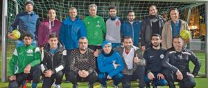 Praxis im Grunewald. Die Lehrgangsleiter und angehenden Schiedsrichter des Projekts „Fußball Grenzenlos“.