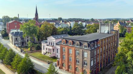 Blick aus einem Fenster der ehemaligen Tuchfabrik auf die Grenzstadt Guben in Brandenburg.