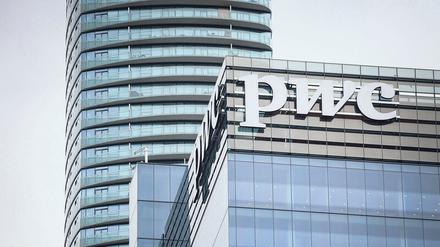 Stehen in der Kritik: Die Wirtschaftsprüfungsgesellschaft PricewaterhouseCoopers (pwc) und weitere große Konkurrenten.