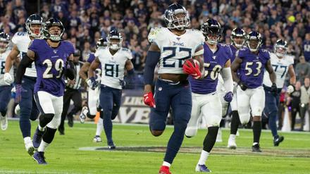 An allen vorbei. Derrick Henry war der Matchwinner für die Tennessee Titans gegen die Baltimore Ravens.
