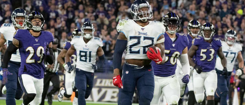An allen vorbei. Derrick Henry war der Matchwinner für die Tennessee Titans gegen die Baltimore Ravens.