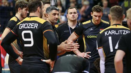 Wie geht's weiter? Auch die Zukunft von Volleyball-Bundestrainer Andrea Giani ist ungewiss.