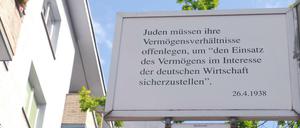 "Juden müssen ihre Vermögensverhältnisse offenlegen, um 'den Einsatz des Vermögens im Interesse der deutschen Wirtschaft sicherzustellen'." Gedenktafel in Schöneberg dokumentiert Nazi-Gesetz von 1938.