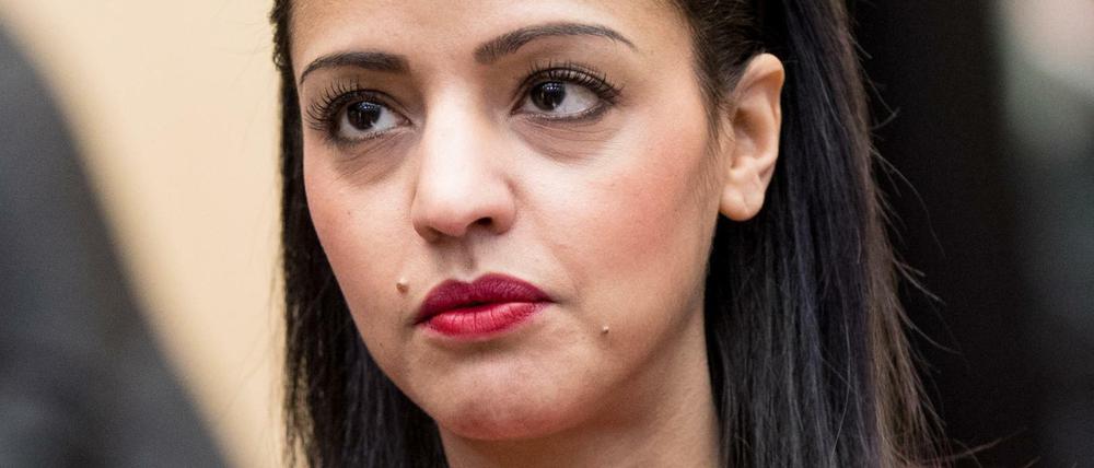 16.12.2016, Berlin: Die Berliner Staatssekretärin Sawsan Chebli nimmt an der Sitzung des Bundesrates teil. (zu Portät "Berliner Politikerin Chebli" vom 22.10.2018) Foto: Kay Nietfeld/dpa +++ dpa-Bildfunk +++
