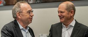 Norbert Walter-Borjans, Bundesvorsitzender der SPD (l) und Olaf Scholz (SPD), Bundesfinanzminister.