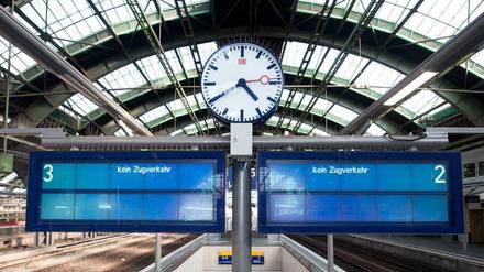 Große Halle der Eisenbahn. Die Überdachung des Ostbahnhofs soll von diesem Jahr an saniert werden. Bei Sturm droht die Sperrung.