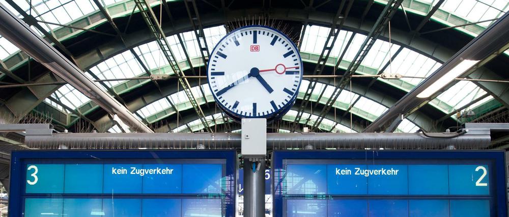 Große Halle der Eisenbahn. Die Überdachung des Ostbahnhofs soll von diesem Jahr an saniert werden. Bei Sturm droht die Sperrung.
