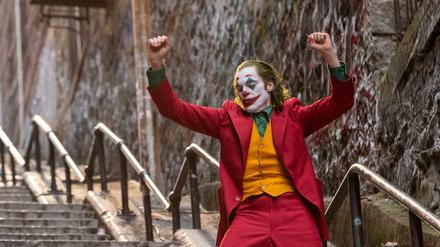 Arthur Fleck aka Joker (Joaquin Phoenix) tänzelt in den siebten Himmel.