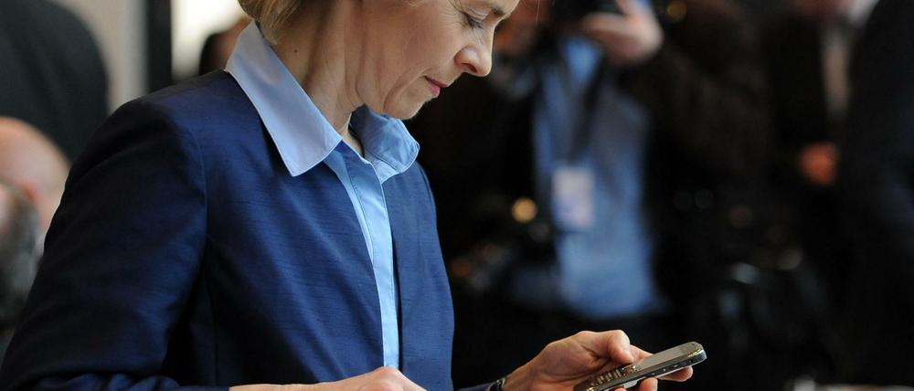 Der Druck auf die heutige Brüsseler EU-Kommissionspräsidentin Ursula von der Leyen steigt, doch noch vor dem Untersuchungsausschuss in Berlin persönlich Rede und Antwort zu stehen
