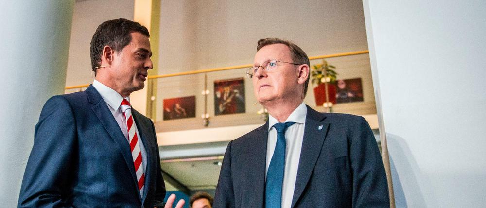 Thüringen-Politiker Mike Mohring (CDU, links) und Bodo Ramelow (Linke) am Wahlabend.