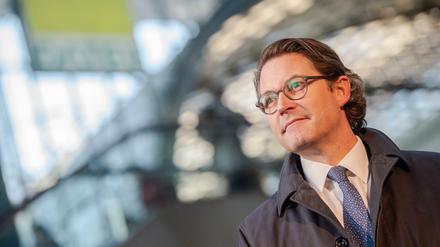 Bundesverkehrsminister Andreas Scheuer (CSU) stellt der Bahn viel Geld zur Verfügung.