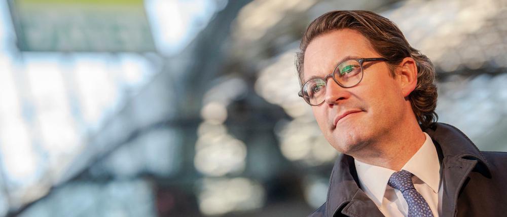 Bundesverkehrsminister Andreas Scheuer (CSU) stellt der Bahn viel Geld zur Verfügung.