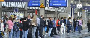 Am Gleis. Die Bahn will pünktlicher werden - doch das gelingt längst noch nicht in allen Fällen. 