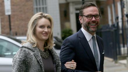 James Murdoch, Sohn des Medienmoguls Rupert Murdoch, und seine Frau Kathryn kritisieren die Medien der Familie.