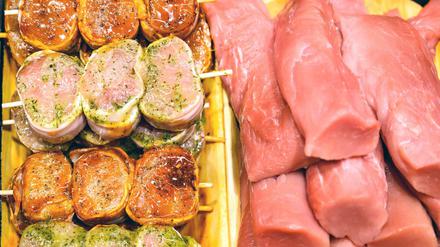 Fleisch ist zu billig. Darin sind sich fast alle einig. Doch wie steuert man gegen?