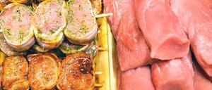 Fleisch ist zu billig. Darin sind sich fast alle einig. Doch wie steuert man gegen?