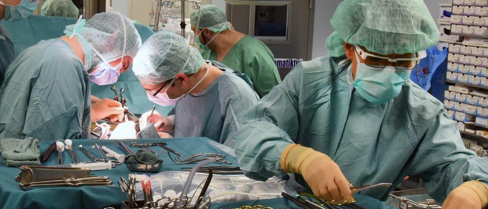 In Deutschland haben im vergangenen Jahr nur 932 Menschen ihre Organe gespendet.