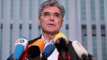 Im Fokus der Öffentlichkeit steht Joe Kaeser schon qua Amt. Aber er sucht auch die mediale Bühne und gehört zu den eifrigsten Twitter-Nutzern