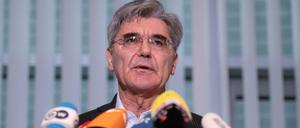 Im Fokus der Öffentlichkeit steht Joe Kaeser schon qua Amt. Aber er sucht auch die mediale Bühne und gehört zu den eifrigsten Twitter-Nutzern