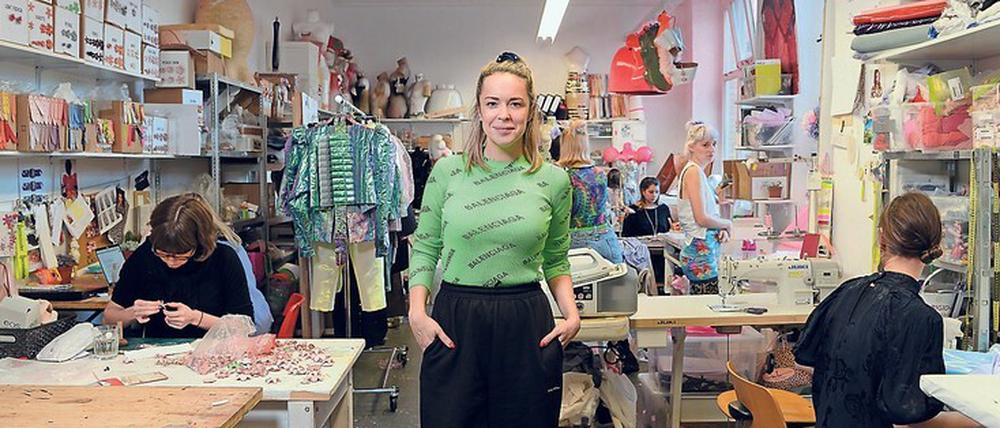 Im Atelier. „Die Show ist unser wichtigstes Marketing-Tool“, sagt Designerin Marina Hoermanseder.