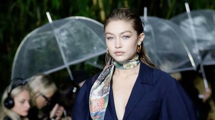 US-Model Gigi Hadid bei einer Modenschau in Paris.