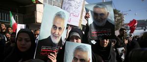 Frauen trauern um den getöteten iranischen General Qassem Soleimani.