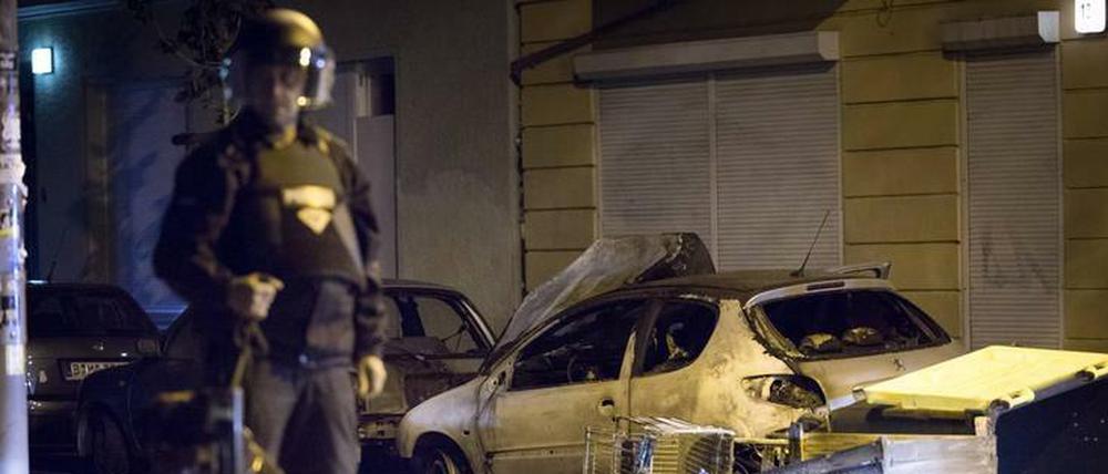 Pflastersteine inklusive. Polizeieinsatz in der Rigaer Straße 2018.