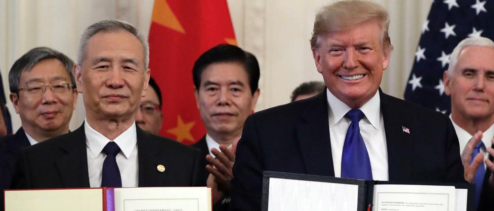 Handelsabkommen besiegelt: US-Präsident Donald Trump und Liu He, Vizepremier von China