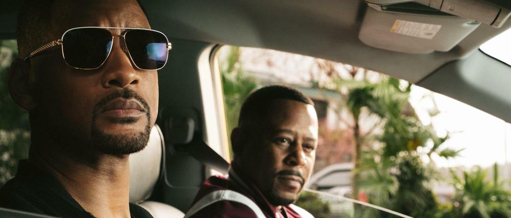 Mike (Will Smith, li.) verlässt nie ohne Sonnenbrille das Haus, sein Partner Marcus (Martin Lawrence) nie ohne Kindersitz.