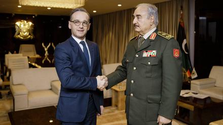 Bundesaußenminister Heiko Maas und der libysche General Chalifa Haftar. 