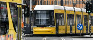 Die Berliner Straßenbahnen sollen künftig leiser um die Kurven fahren. 