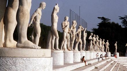 Spuren des Faschismus. Das in der Zeit des Faschismus erbaute Sportareal Forum Italicum in Rom.