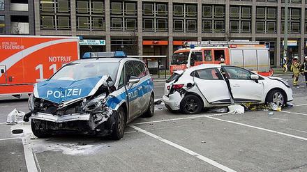 Tödlicher Unfall. In dem Kleinwagen starb eine 21-Jährige. 