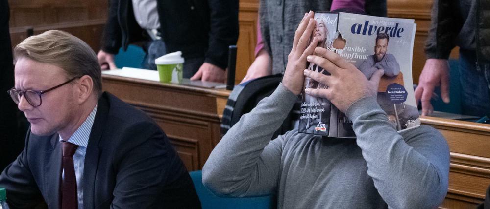 Der angeklagte Ahmed R. saß zum Prozessauftakt im Januar 2019 neben seinen Anwälten.