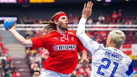 Keine Chance. Dänemarks Superstar Mikkel Hansen (l.) ist raus.