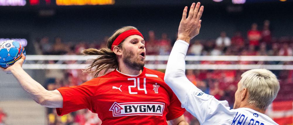 Keine Chance. Dänemarks Superstar Mikkel Hansen (l.) ist raus.