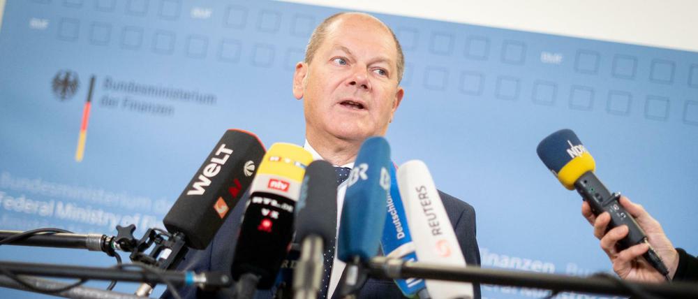 Olaf Scholz (SPD), Bundesminister der Finanzen, hatte am Montag einen Rekord-Überschuss von 13,5 Milliarden Euro verkündet.