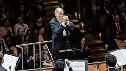 Sanfter Triumpf. Der Dirigent Herbert Blomstedt in der Philharmonie.