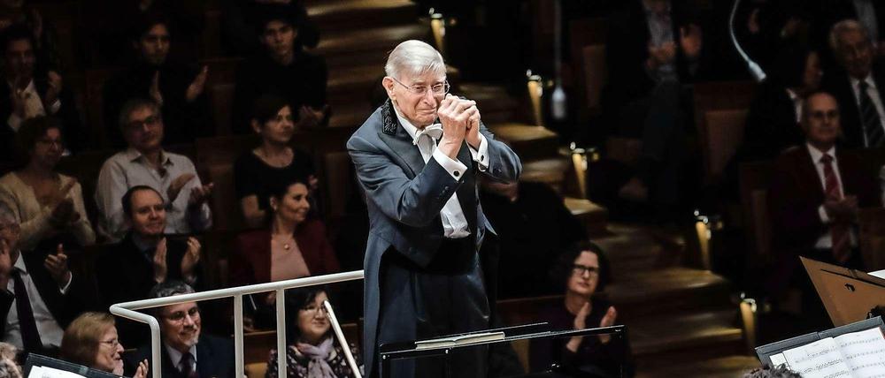 Sanfter Triumpf. Der Dirigent Herbert Blomstedt in der Philharmonie.