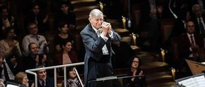 Sanfter Triumpf. Der Dirigent Herbert Blomstedt in der Philharmonie.