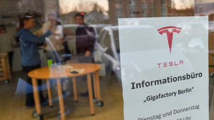 Am Donnerstag hatte das Tesla-Informationsbüro für die „Gigafactory Berlin“ das erste Mal geöffnet.