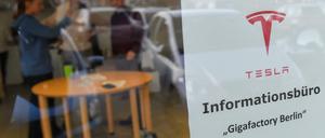 Am Donnerstag hatte das Tesla-Informationsbüro für die „Gigafactory Berlin“ das erste Mal geöffnet.