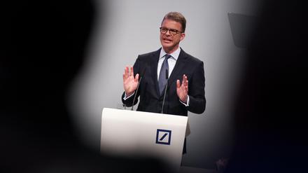 Langfristig werde „das Nachhaltigkeitsrating für ein Unternehmen genauso wichtig sein wie das herkömmliche Bonitätsrating“, sagte Deutsche-Bank-Chef Christian Sewing.