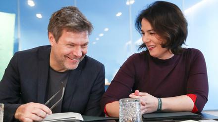 Gute Laune: Die Grünen-Chefs Annalena Baerbock und Robert Habeck.