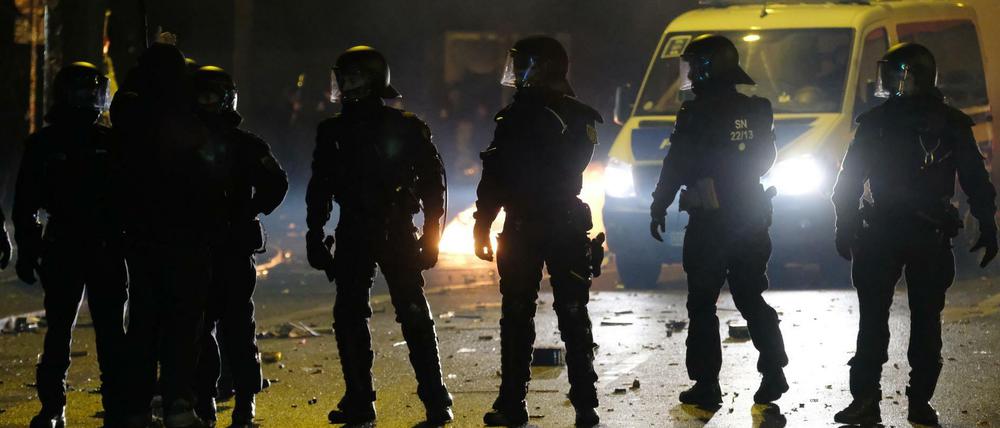 Immer wieder werden Einsatzkräfte in Berlin attackiert.