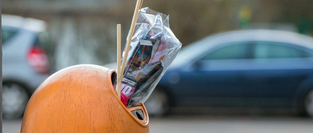 Wenn ein Geschenk von einer früheren Freundin für diese noch emotionalen Wert hat, sollte es nicht entsorgt werden.