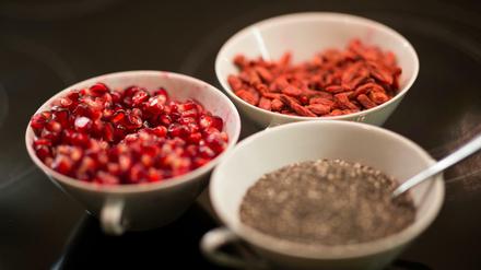 Chiasamen, Goji-Beeren, Granatapfelkerne - sogenanntes Superfood ist oft nicht gesundheitsfördernd. 