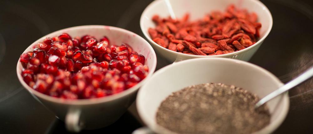 Chiasamen, Goji-Beeren, Granatapfelkerne - sogenanntes Superfood ist oft nicht gesundheitsfördernd.
