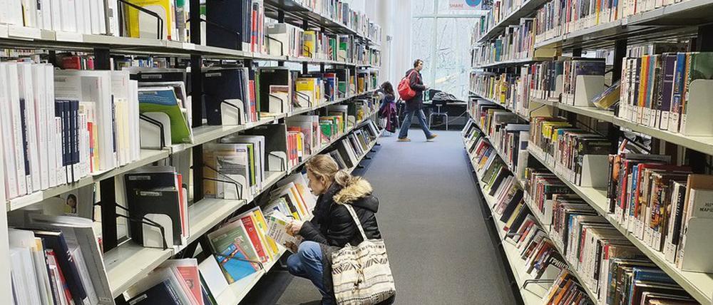 Bücher in langen Reihen, ruhige Arbeitsatmosphäre – so kennt man öffentliche Bibliotheken. Im ZLB-Neubau soll dagegen mehr Leben herrschen.